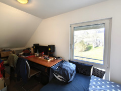 Kind 1 - Haus rechts