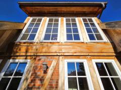 Sonnige Fensterfront