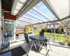voll überdachte Terrasse