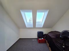 Kind 2 / Arbeiten - Haus links