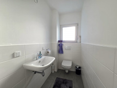 Gäste-WC - Haus links