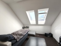 Kind 2 / Arbeiten - Haus rechts