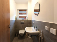 Gäste-WC - Haus rechts