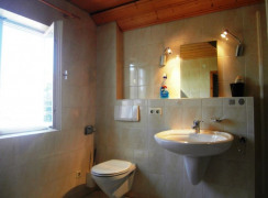 Duschbad mit WC (Dachgeschoss )