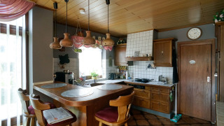 Küche mit Frühstücksbar