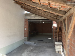 Garage mit Unterstand