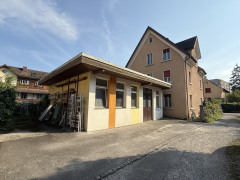 Aussenansicht mit Gewerbeteil