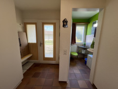 Entrée und Gäste-Toilette