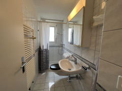 Gäste-Toilette mit Dusche