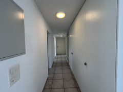 Gang mit Einbauschränken