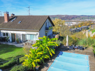 Traumhaus mit Einliegerwohnung und Pool am Waldrand