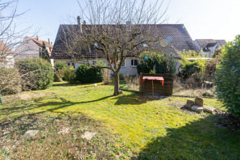 Garten und Rückseite Häuser