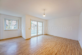 Wohnzimmer mit Essbereich - Küchendurchgang