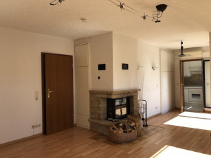 Wohnzimmer mit Kamin