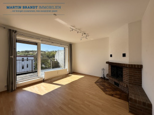 Wohnzimmer mit Kamin