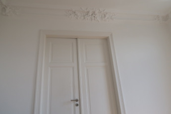 2145-Durchgangstür zum Zimmer 2