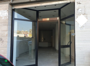 VIA CAPRUZZI - LOCALE