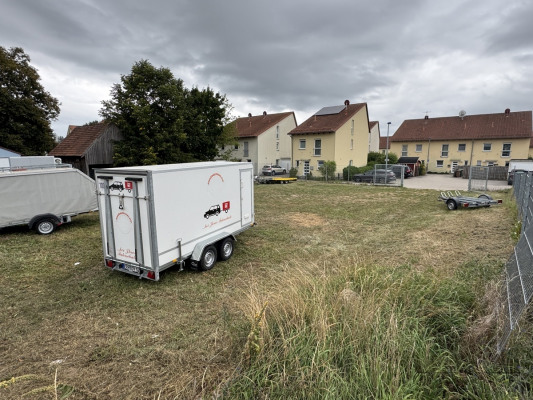 Grundstück – Straßenansicht