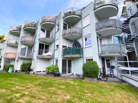 Gartenansicht mit Terrasse