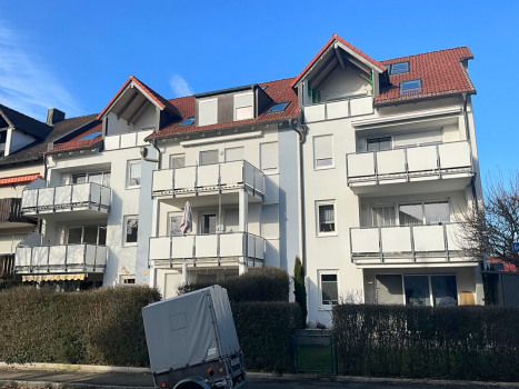 Gartenseite mit Balkonen