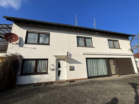 Wohn- und Geschäftshaus in Schwanstetten