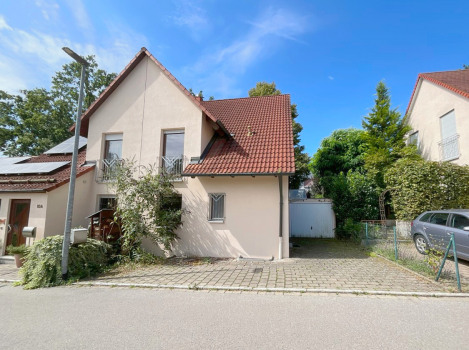 Wohnhaus mit Garage