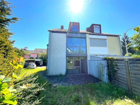 Rückansicht & Terrasse