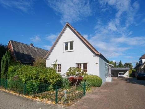 Vordere Hausansicht.jpg