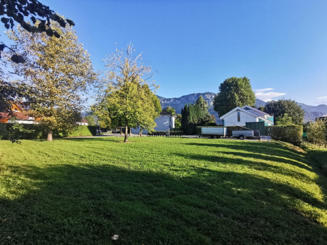 Grundstück mit Aussicht in die Berge