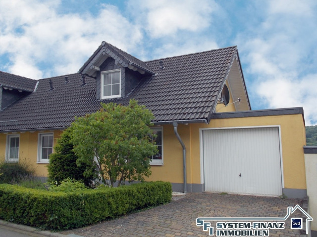 Frontansicht mit Garage