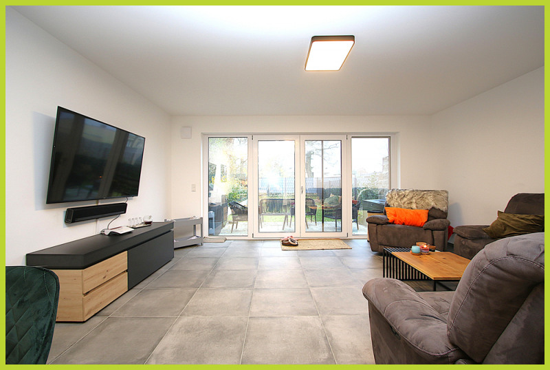 Neues WOHLFÜHLHAUS mit gemütlicher Terrasse, Garten, PKW-Stellplatz & Garage - Photo 1