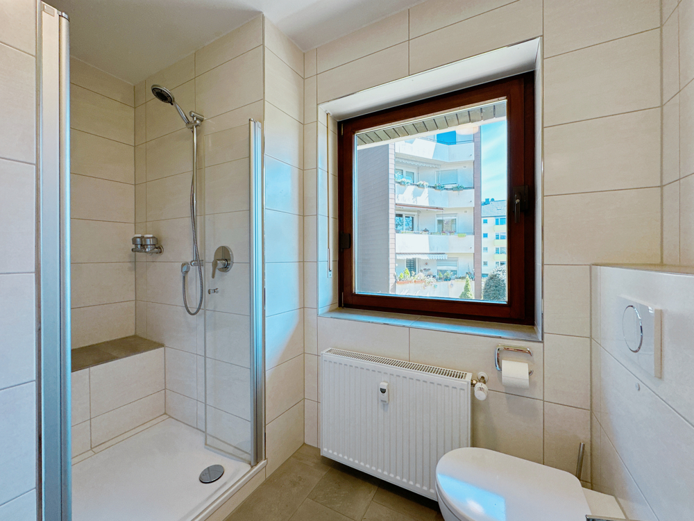 Helle 2-Zimmer-Wohnung mit Einbauküche und Balkon - Photo 1