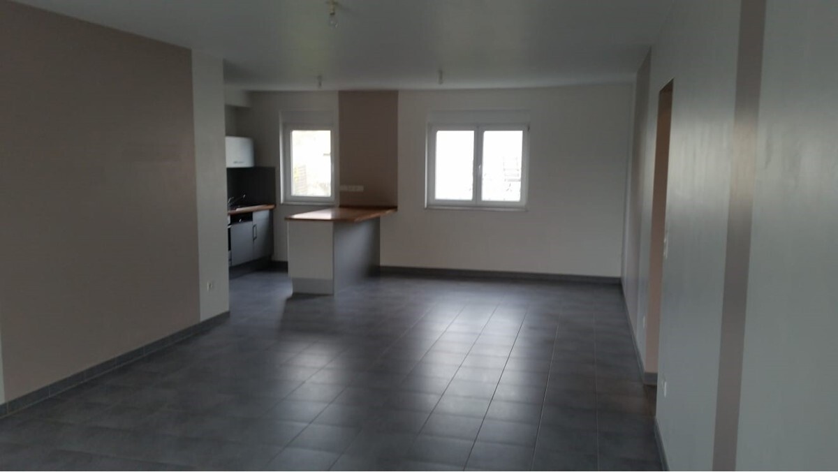 Schöne Etagenwohnung mit Balkon und Garage zu vermieten in Grosbliederstroff /Fr ... - Photo 1
