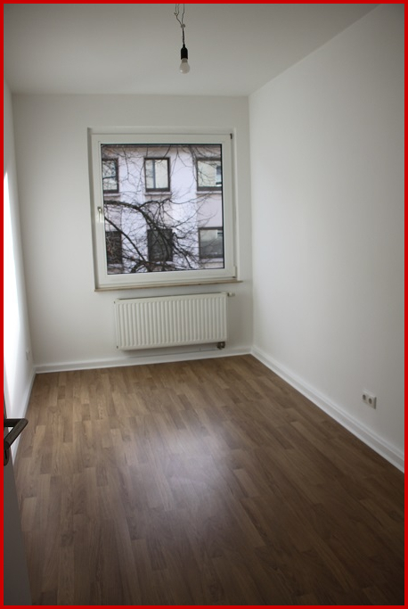 ** huesch-immobilien.de** Zuhause! Renovierte 3-Raumwohnung mit Süd-Balkon in E.-Rüttenscheid. - Photo 4