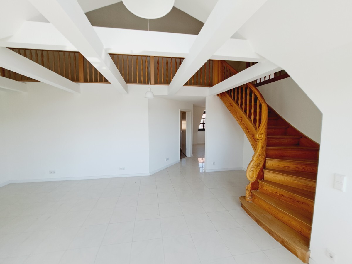 MIETE: Ober-Ingelheim, Studio-Wohnung mit 4-Zimmern, EBK und einen Stellplatz - Foto 1