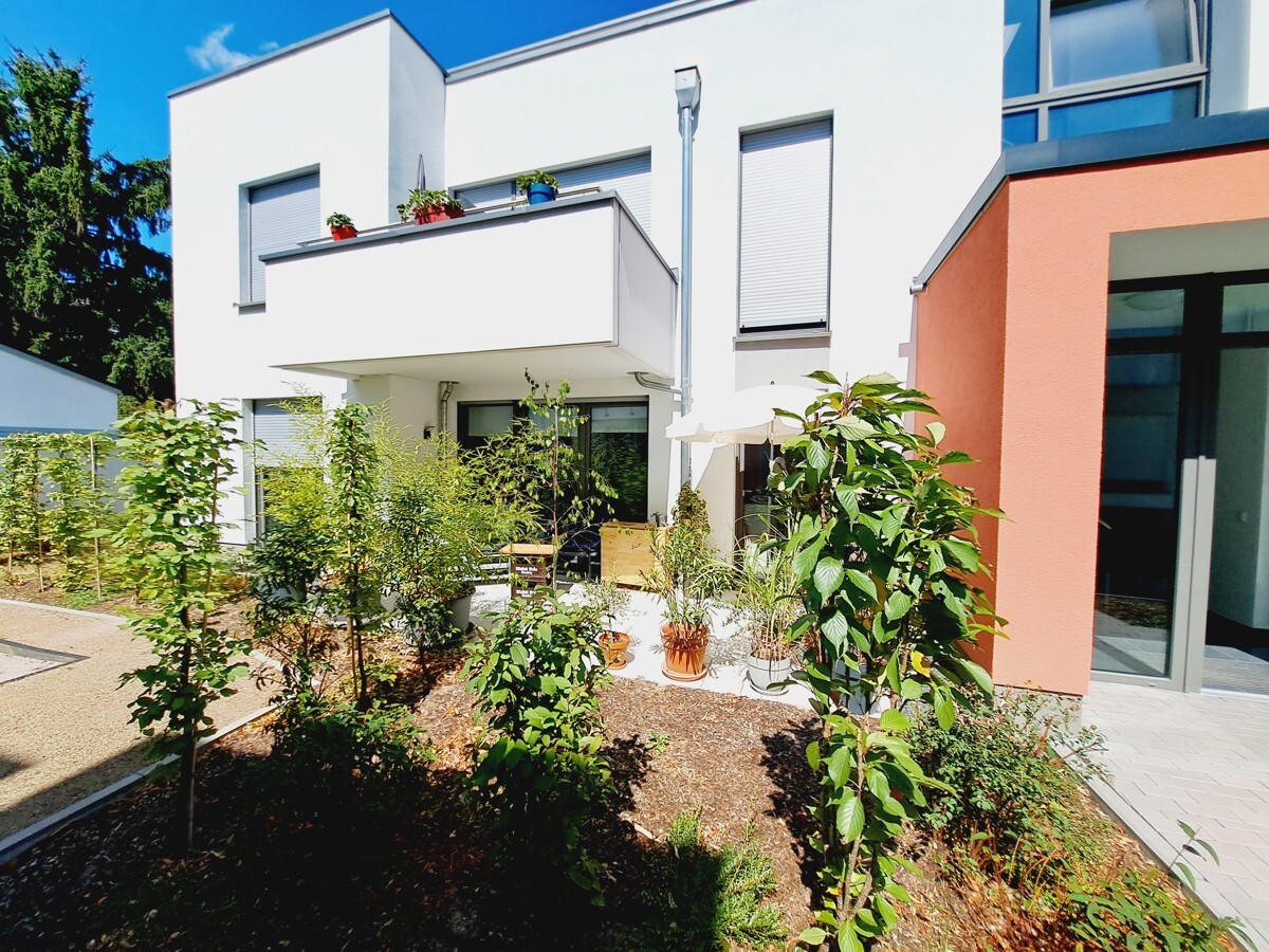 Mainz Weisenau: Modernes Penthouse, 2 Zimmer, Dachterrasse, Gäste-WC, EBK, Stellplatz inkl. - Photo 5