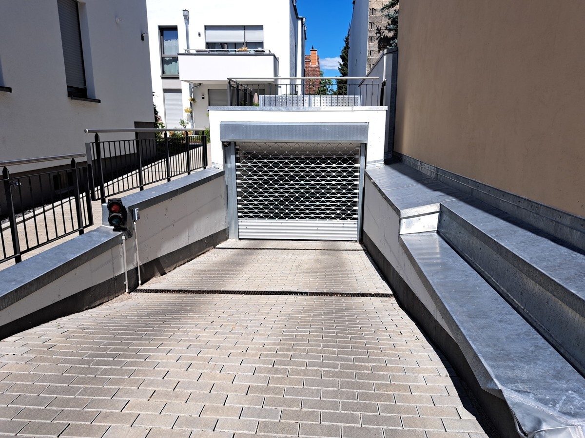 Mainz Weisenau: Modernes Penthouse, 2 Zimmer, Dachterrasse, Gäste-WC, EBK, Stellplatz inkl. - Photo 1