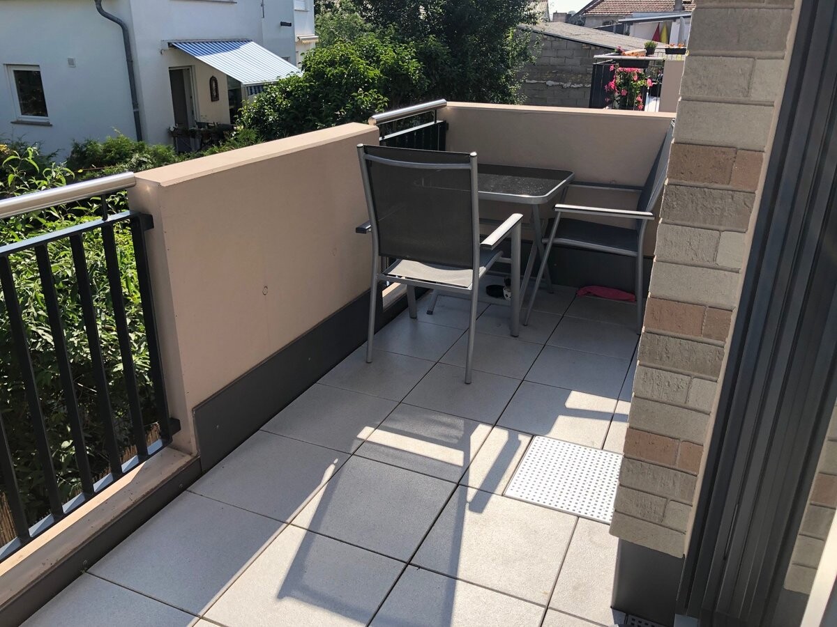 Mainz: Dreizimmerwohnung mit EBK, Balkon und Stellplatz in Finthen - Photo 1