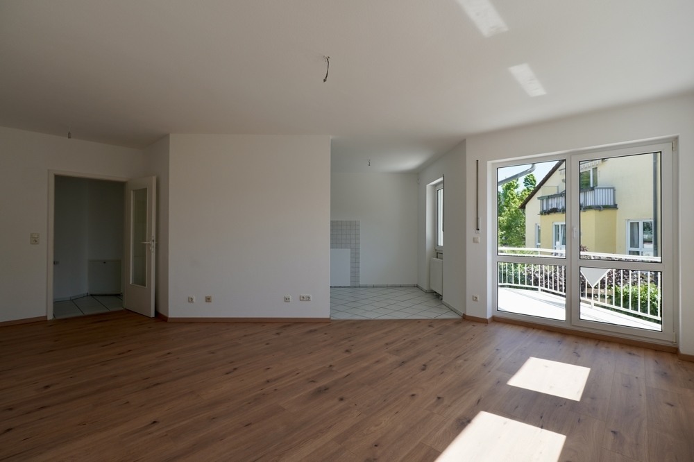 Sehr gepflegte und modernisierte zwei Zimmer Wohnung mit großem Sonnenbalkon in ... - Photo 2