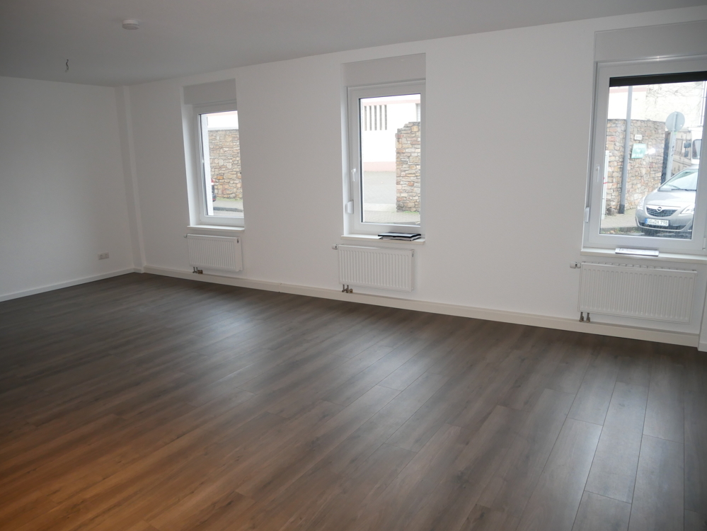 ***LAMBERT&STRELOW***Sanierte 1-2 ZKB Mietwohnung mit sep. Freisitz in Bahnnähe ... - Photo 2