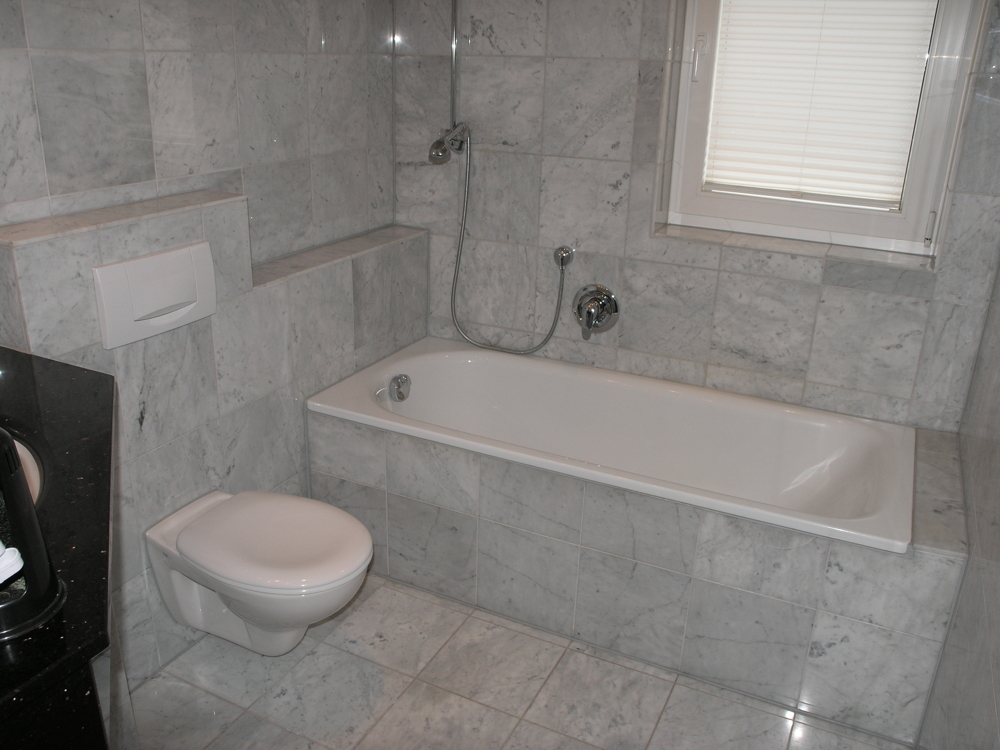 Moderne, sonnige 2-ZKBB-Dachgeschoss-Wohnung mit Fernblick in Eltville-Rauenthal - Photo 3