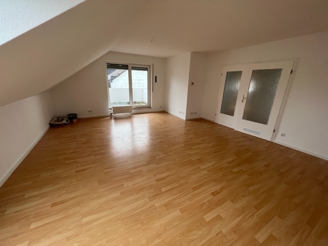 *LAMBERT&STRELOW* Taunusstein-Wehen, gepflegte 3 ZKBB - Dachgeschosswohnung für ... - Photo 2