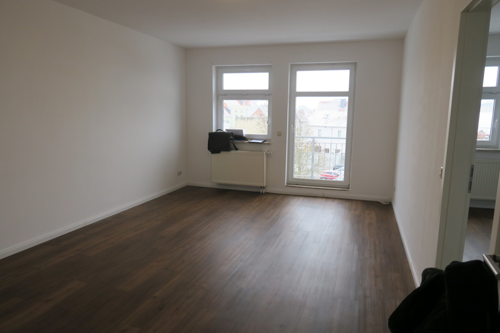 Dachgeschoßwohnung mit Balkon und Stellplatz - Foto 1