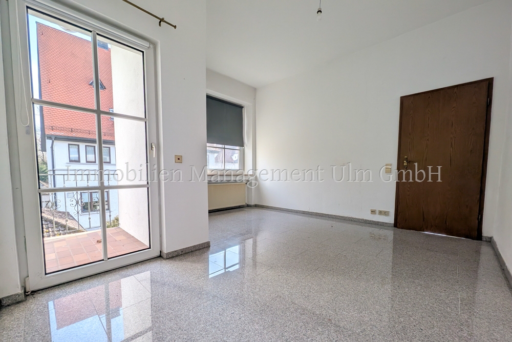 Lichtdurchflutete Altbauwohnung mit Schwedenofen und zwei Balkonen! - Foto 4