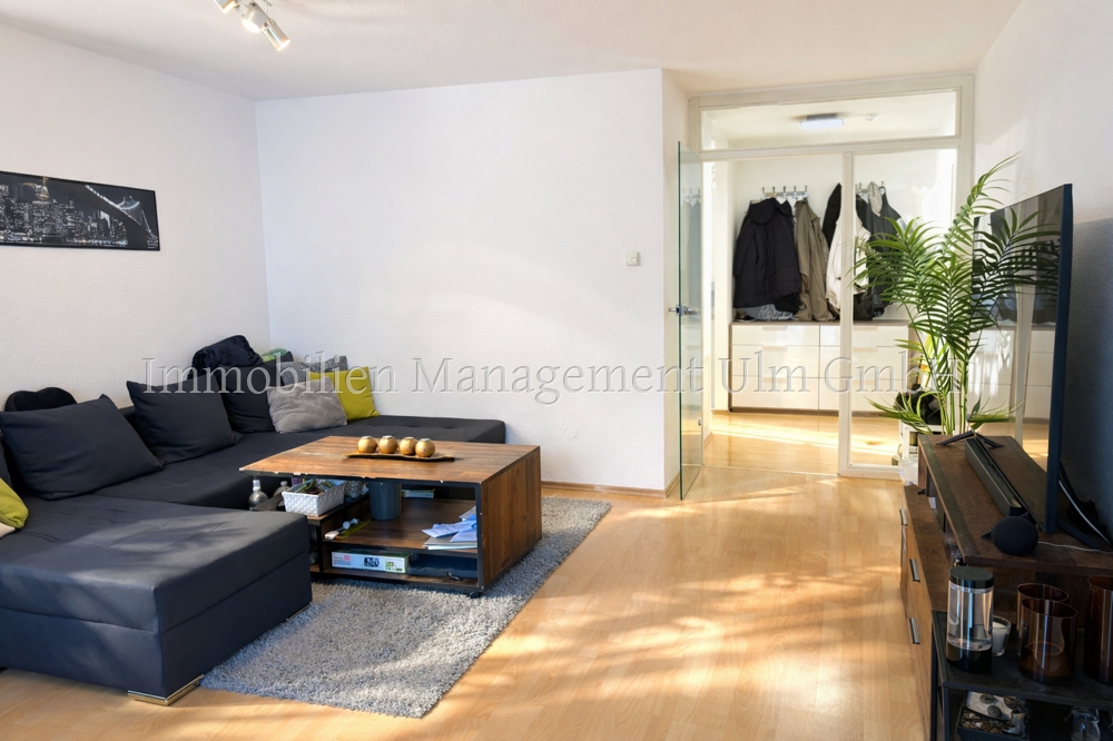 Wunderschöne 3-Zimmer-Wohnung im Grünen mit Balkon und TG-Stellplatz! - Photo 2