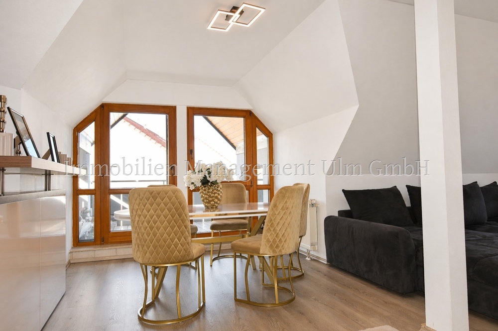 Charmante 2-Zimmer-Wohnung mit zwei Balkonen und moderner Einbauküche! - Photo 3