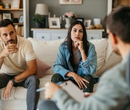 Paar bespricht Scheidung