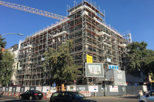 Umbau Mehrfamilienhaus in Berlin mit Gerüsten