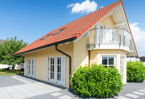 Haus mit gelber Fassade