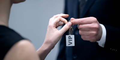 Übergabe von VIP Schlüssel